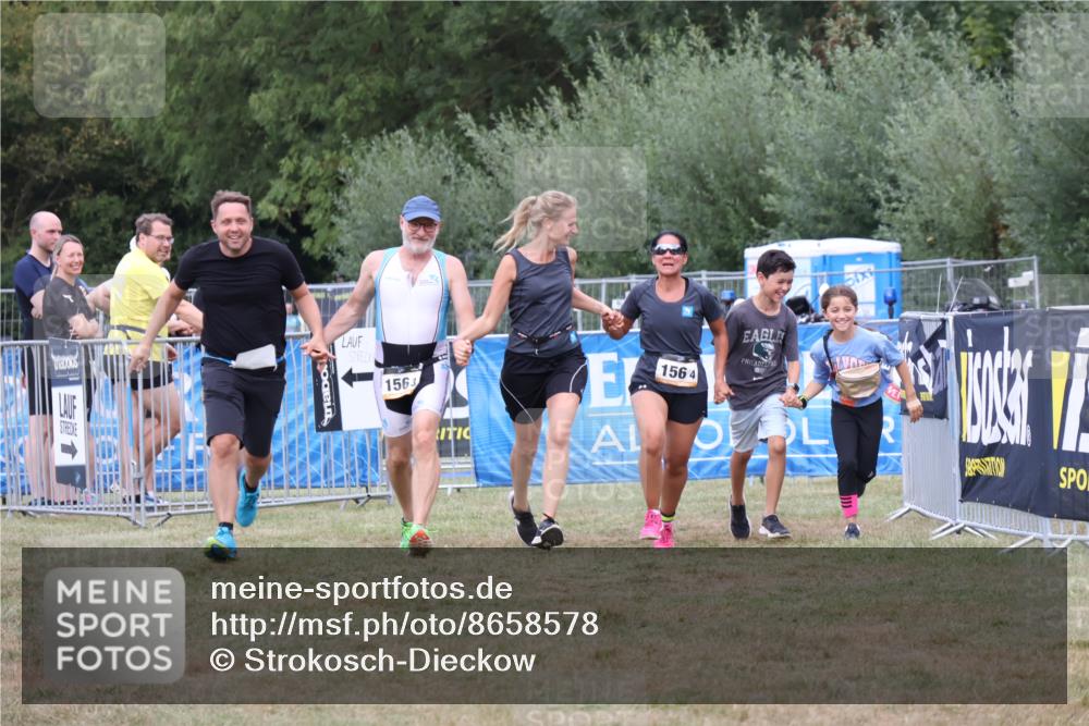 31.08.2025 - Elbe Triathlon Hamburg Strokosch-Dieckow http://msf.ph/oto/8658578 31.08.2025 16:37:34 Ziel  meine-sportfotos.de