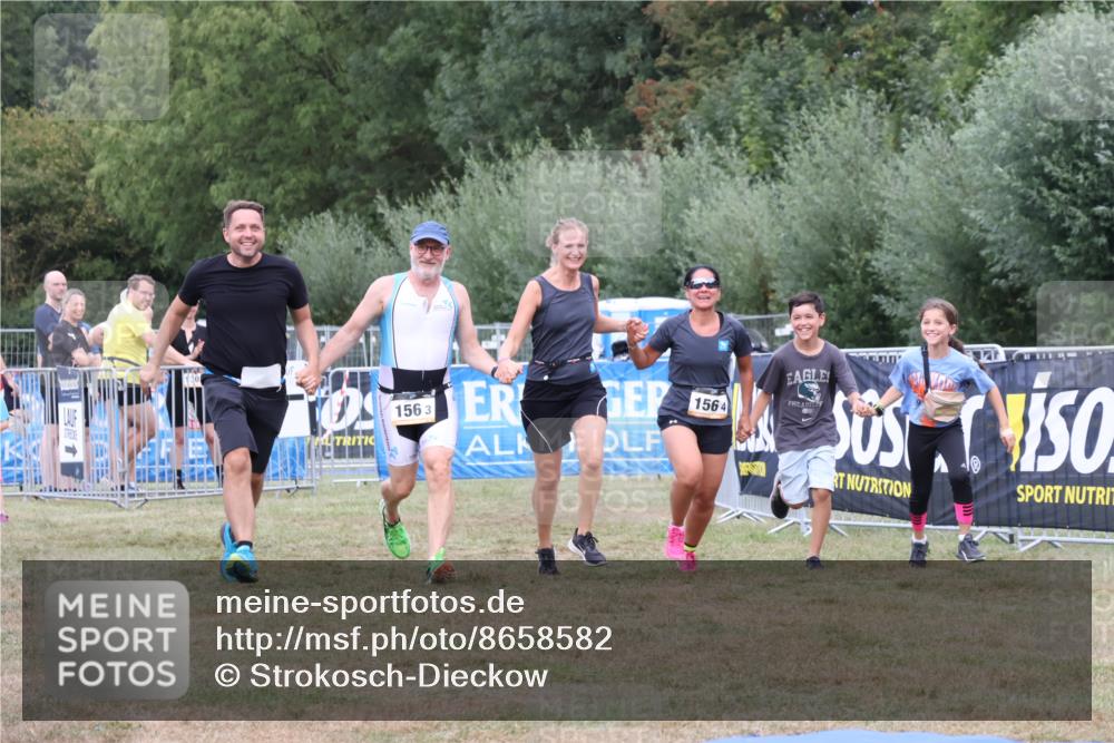 31.08.2025 - Elbe Triathlon Hamburg Strokosch-Dieckow http://msf.ph/oto/8658582 31.08.2025 16:37:36 Ziel  meine-sportfotos.de