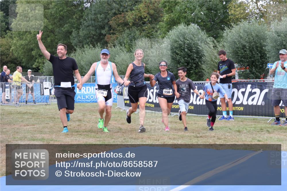 31.08.2025 - Elbe Triathlon Hamburg Strokosch-Dieckow http://msf.ph/oto/8658587 31.08.2025 16:37:38 Ziel  meine-sportfotos.de