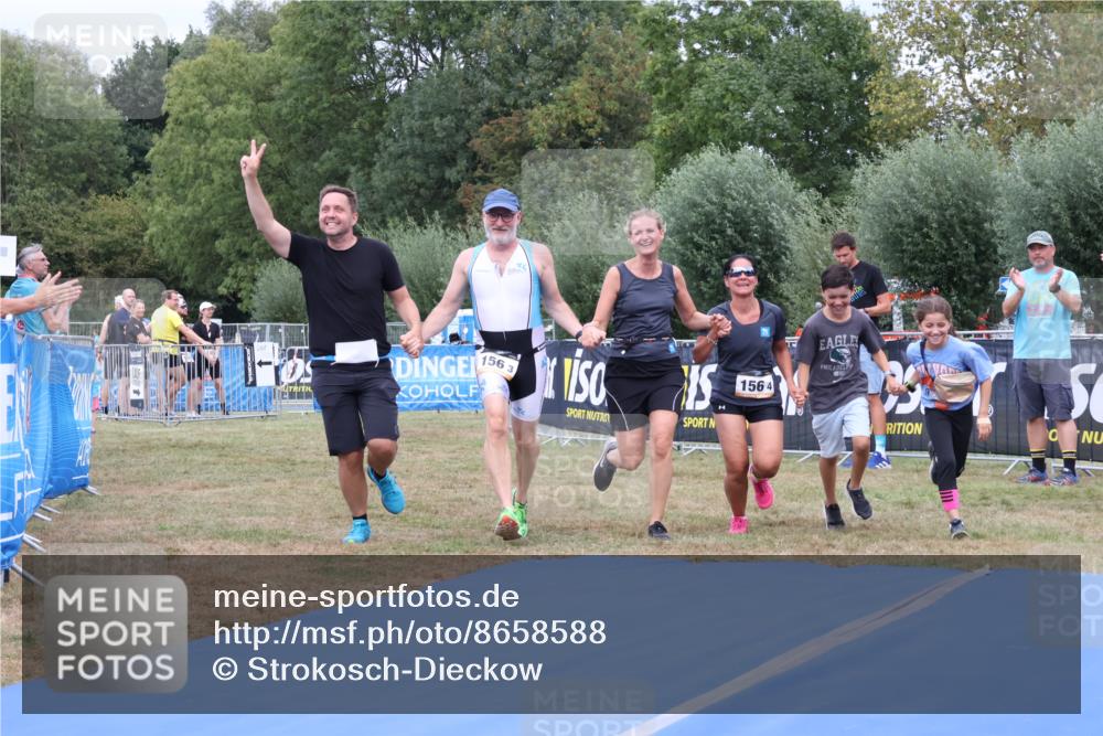 31.08.2025 - Elbe Triathlon Hamburg Strokosch-Dieckow http://msf.ph/oto/8658588 31.08.2025 16:37:38 Ziel  meine-sportfotos.de