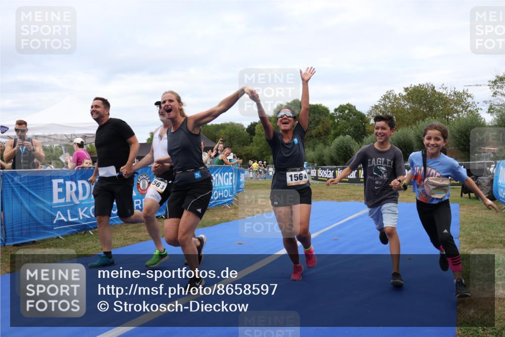 31.08.2025 - Elbe Triathlon Hamburg Strokosch-Dieckow http://msf.ph/oto/8658597 31.08.2025 16:37:41 Ziel  meine-sportfotos.de