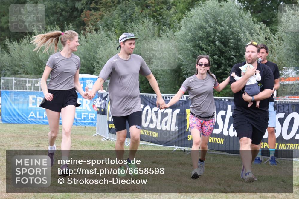 31.08.2025 - Elbe Triathlon Hamburg Strokosch-Dieckow http://msf.ph/oto/8658598 31.08.2025 16:38:00 Ziel  meine-sportfotos.de