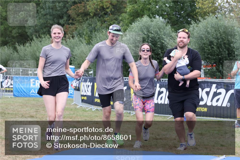 31.08.2025 - Elbe Triathlon Hamburg Strokosch-Dieckow http://msf.ph/oto/8658601 31.08.2025 16:38:01 Ziel  meine-sportfotos.de