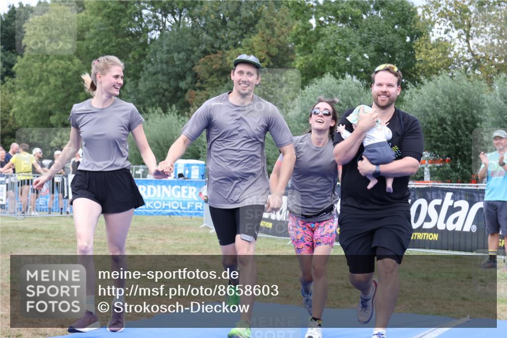 31.08.2025 - Elbe Triathlon Hamburg Strokosch-Dieckow http://msf.ph/oto/8658603 31.08.2025 16:38:02 Ziel  meine-sportfotos.de