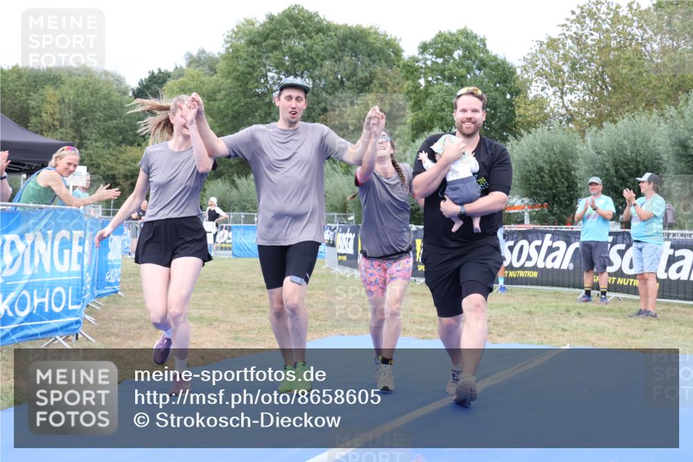 31.08.2025 - Elbe Triathlon Hamburg Strokosch-Dieckow http://msf.ph/oto/8658605 31.08.2025 16:38:03 Ziel  meine-sportfotos.de