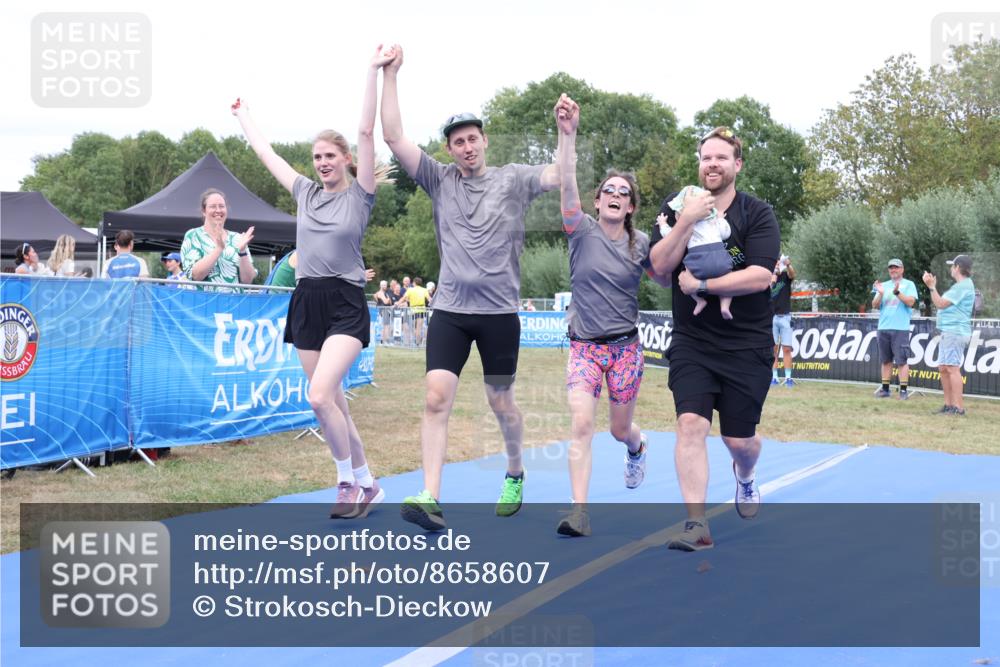 31.08.2025 - Elbe Triathlon Hamburg Strokosch-Dieckow http://msf.ph/oto/8658607 31.08.2025 16:38:03 Ziel  meine-sportfotos.de