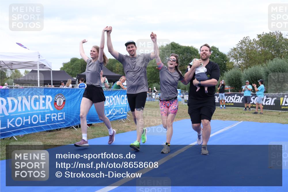 31.08.2025 - Elbe Triathlon Hamburg Strokosch-Dieckow http://msf.ph/oto/8658608 31.08.2025 16:38:04 Ziel  meine-sportfotos.de