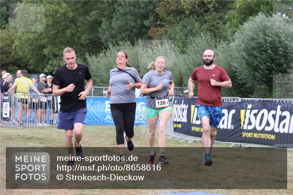 31.08.2025 - Elbe Triathlon Hamburg Strokosch-Dieckow http://msf.ph/oto/8658616 31.08.2025 16:39:15 Ziel  meine-sportfotos.de