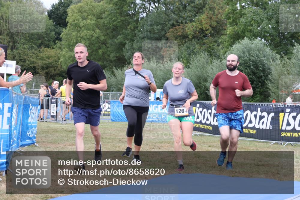 31.08.2025 - Elbe Triathlon Hamburg Strokosch-Dieckow http://msf.ph/oto/8658620 31.08.2025 16:39:16 Ziel  meine-sportfotos.de