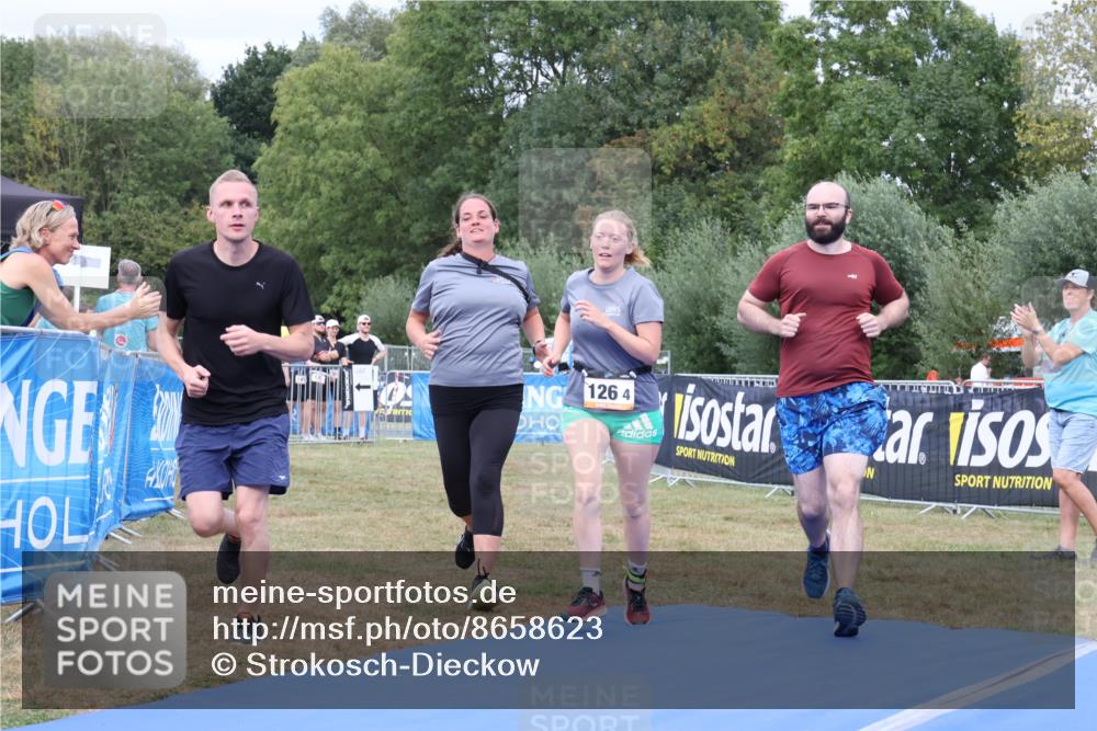 31.08.2025 - Elbe Triathlon Hamburg Strokosch-Dieckow http://msf.ph/oto/8658623 31.08.2025 16:39:17 Ziel  meine-sportfotos.de