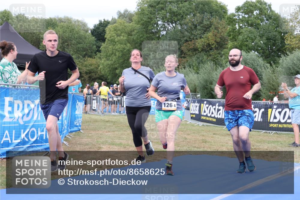 31.08.2025 - Elbe Triathlon Hamburg Strokosch-Dieckow http://msf.ph/oto/8658625 31.08.2025 16:39:17 Ziel  meine-sportfotos.de