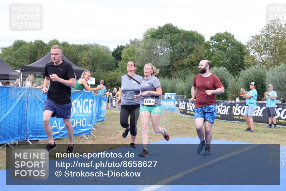 31.08.2025 - Elbe Triathlon Hamburg Strokosch-Dieckow http://msf.ph/oto/8658627 31.08.2025 16:39:18 Ziel  meine-sportfotos.de