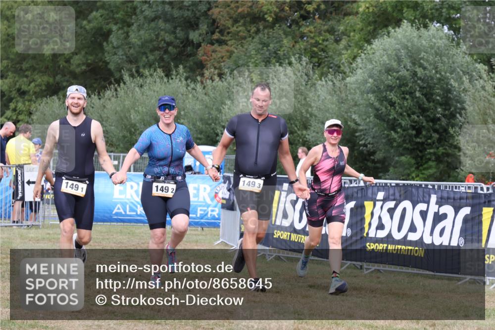 31.08.2025 - Elbe Triathlon Hamburg Strokosch-Dieckow http://msf.ph/oto/8658645 31.08.2025 16:41:57 Ziel  meine-sportfotos.de