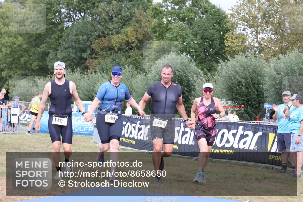 31.08.2025 - Elbe Triathlon Hamburg Strokosch-Dieckow http://msf.ph/oto/8658650 31.08.2025 16:41:59 Ziel  meine-sportfotos.de