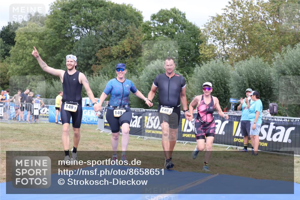 31.08.2025 - Elbe Triathlon Hamburg Strokosch-Dieckow http://msf.ph/oto/8658651 31.08.2025 16:42:00 Ziel  meine-sportfotos.de