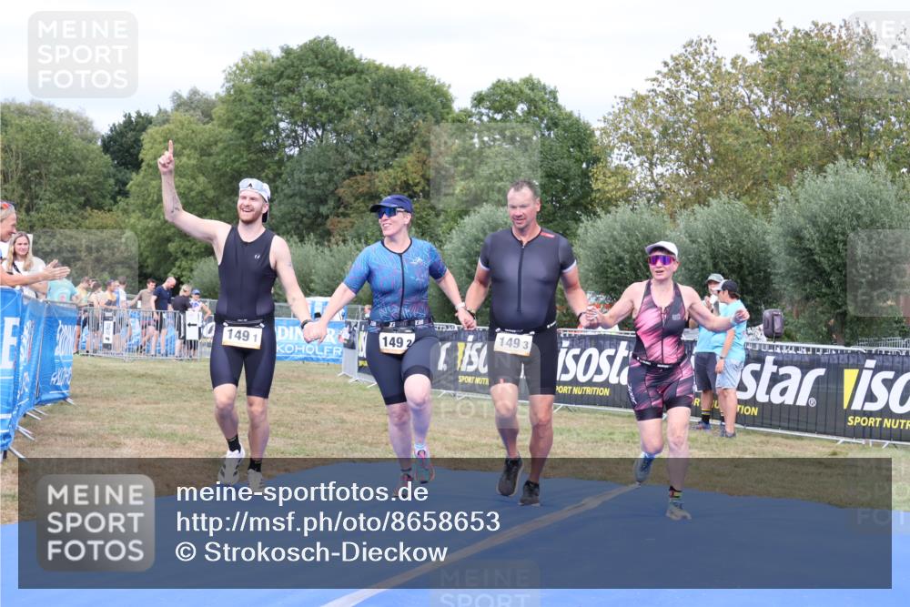 31.08.2025 - Elbe Triathlon Hamburg Strokosch-Dieckow http://msf.ph/oto/8658653 31.08.2025 16:42:00 Ziel  meine-sportfotos.de