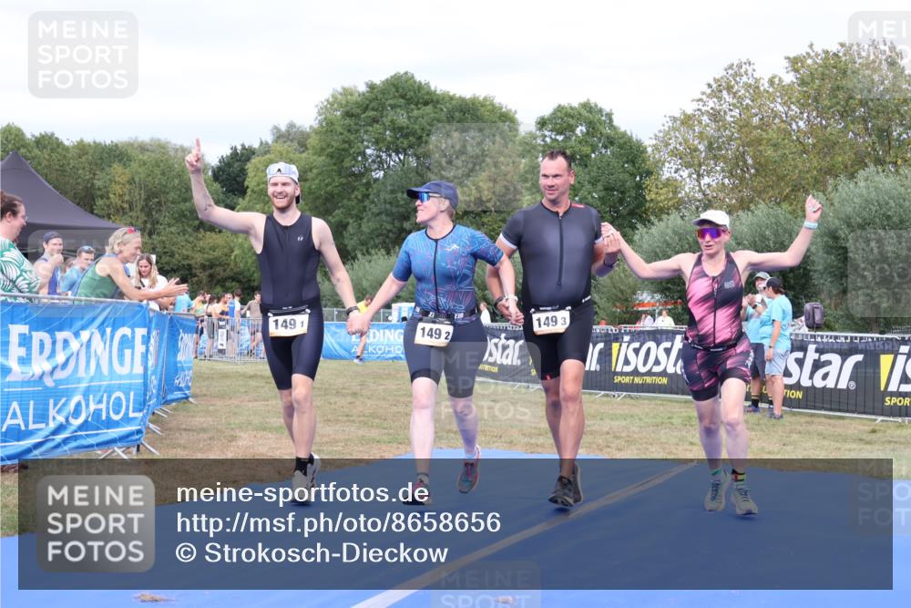 31.08.2025 - Elbe Triathlon Hamburg Strokosch-Dieckow http://msf.ph/oto/8658656 31.08.2025 16:42:01 Ziel  meine-sportfotos.de