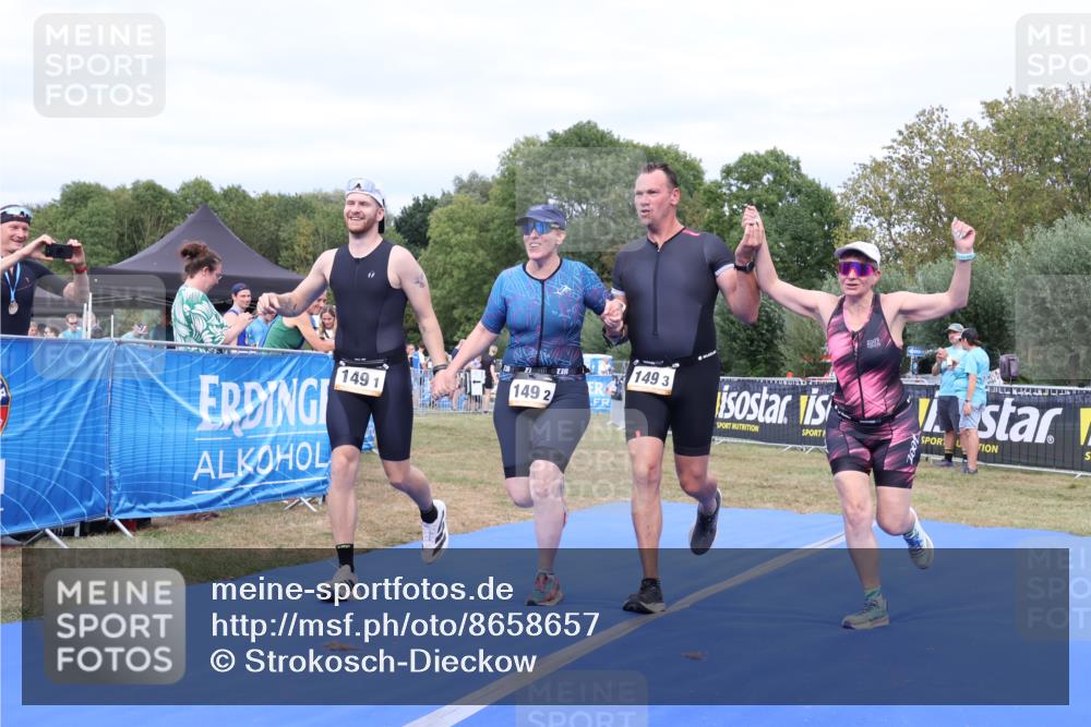 31.08.2025 - Elbe Triathlon Hamburg Strokosch-Dieckow http://msf.ph/oto/8658657 31.08.2025 16:42:01 Ziel  meine-sportfotos.de