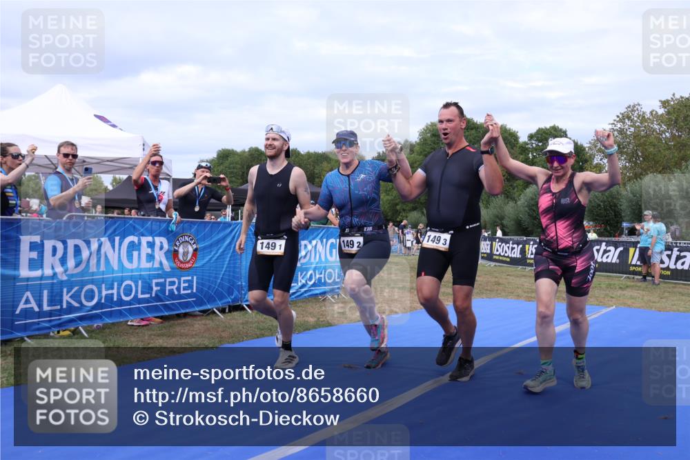 31.08.2025 - Elbe Triathlon Hamburg Strokosch-Dieckow http://msf.ph/oto/8658660 31.08.2025 16:42:02 Ziel  meine-sportfotos.de