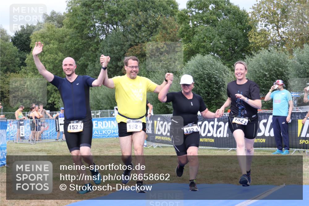 31.08.2025 - Elbe Triathlon Hamburg Strokosch-Dieckow http://msf.ph/oto/8658662 31.08.2025 16:42:20 Ziel  meine-sportfotos.de