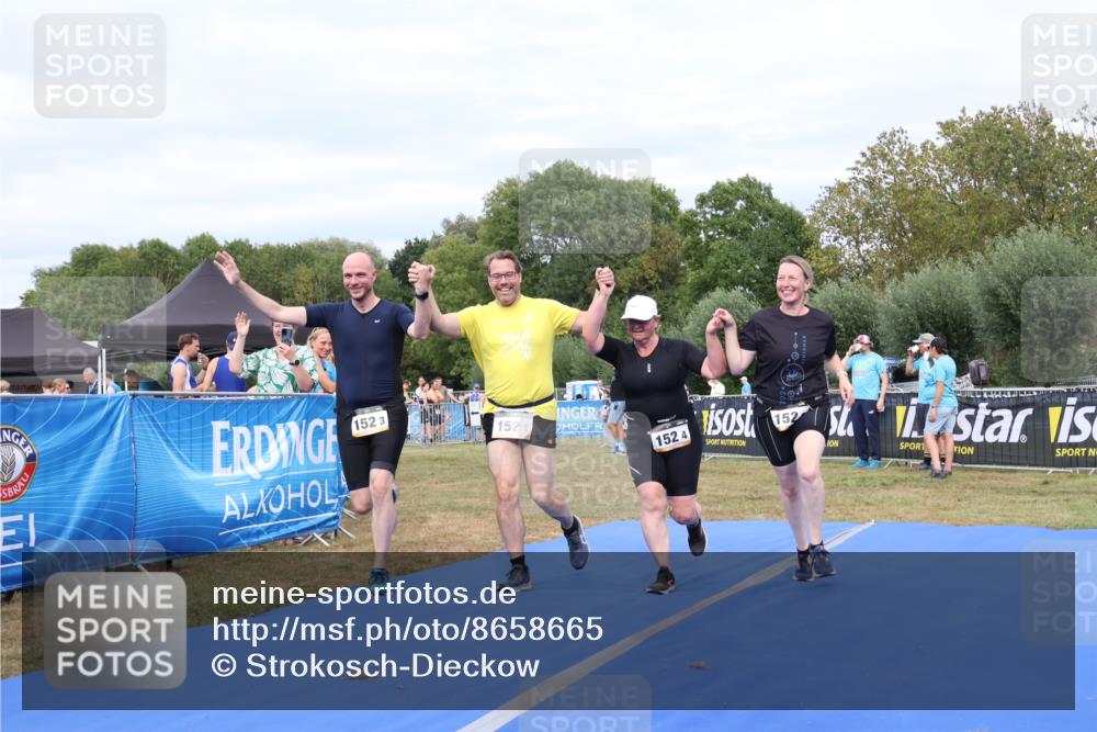 31.08.2025 - Elbe Triathlon Hamburg Strokosch-Dieckow http://msf.ph/oto/8658665 31.08.2025 16:42:21 Ziel  meine-sportfotos.de