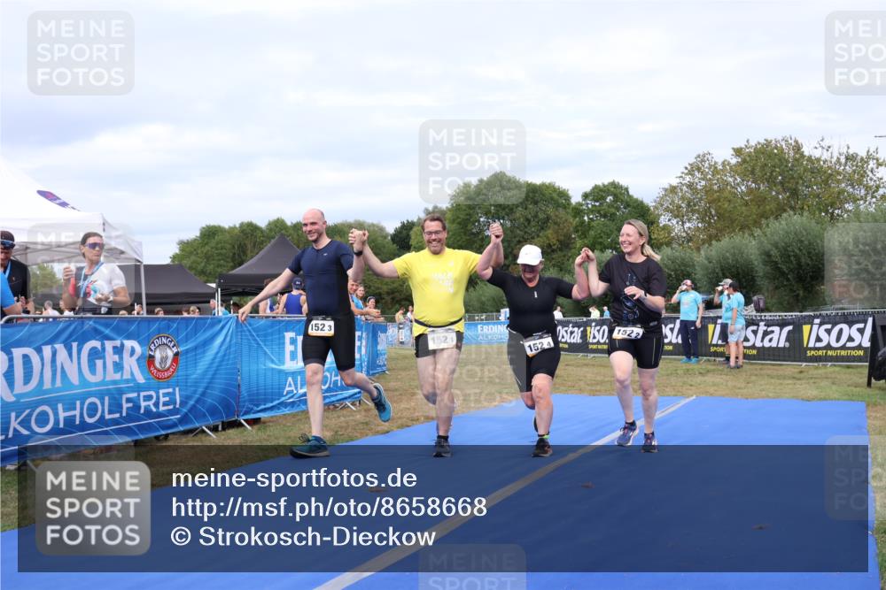 31.08.2025 - Elbe Triathlon Hamburg Strokosch-Dieckow http://msf.ph/oto/8658668 31.08.2025 16:42:21 Ziel  meine-sportfotos.de