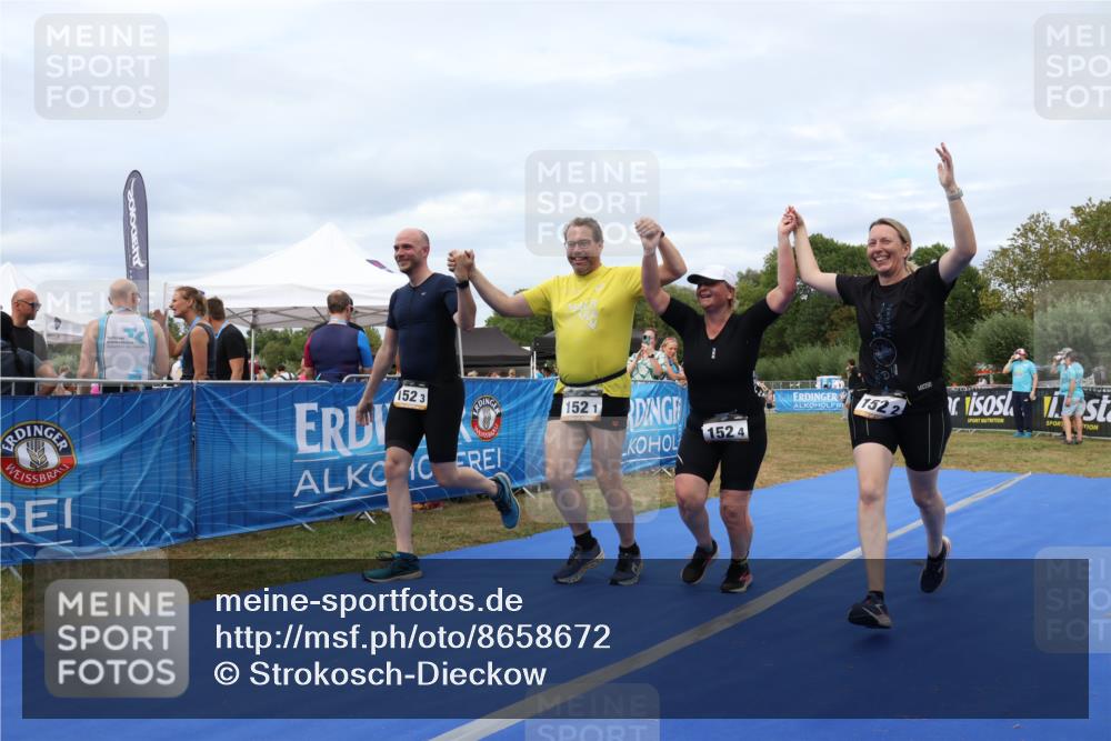 31.08.2025 - Elbe Triathlon Hamburg Strokosch-Dieckow http://msf.ph/oto/8658672 31.08.2025 16:42:22 Ziel  meine-sportfotos.de