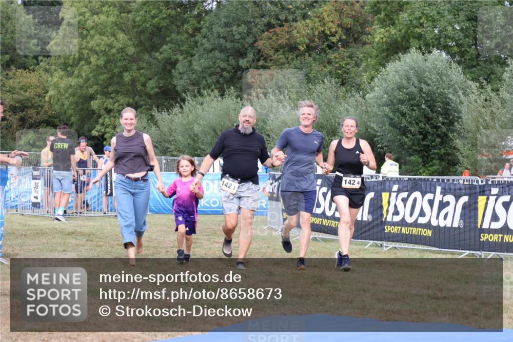 31.08.2025 - Elbe Triathlon Hamburg Strokosch-Dieckow http://msf.ph/oto/8658673 31.08.2025 16:43:09 Ziel  meine-sportfotos.de