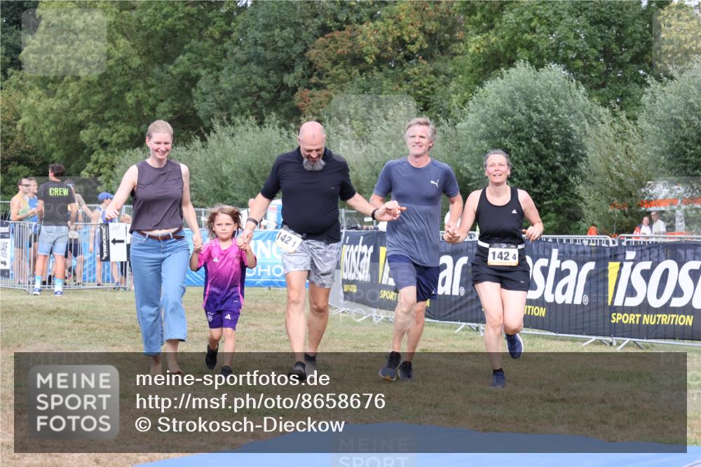 31.08.2025 - Elbe Triathlon Hamburg Strokosch-Dieckow http://msf.ph/oto/8658676 31.08.2025 16:43:10 Ziel  meine-sportfotos.de