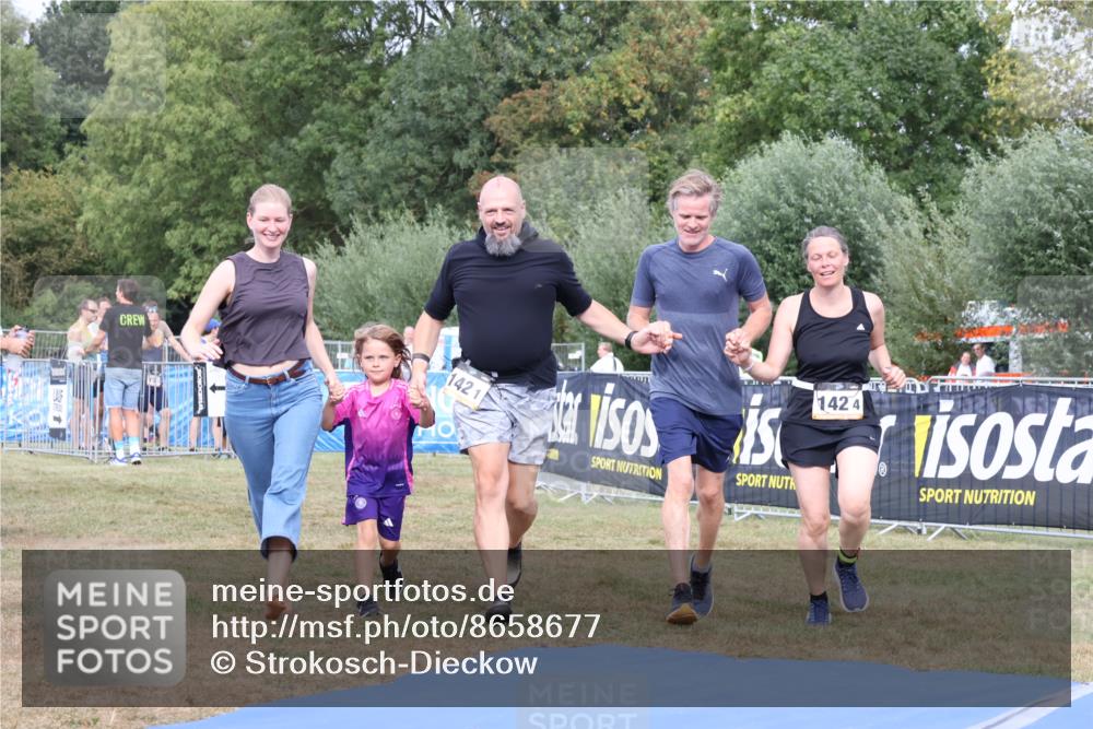 31.08.2025 - Elbe Triathlon Hamburg Strokosch-Dieckow http://msf.ph/oto/8658677 31.08.2025 16:43:11 Ziel  meine-sportfotos.de
