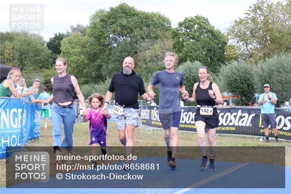 31.08.2025 - Elbe Triathlon Hamburg Strokosch-Dieckow http://msf.ph/oto/8658681 31.08.2025 16:43:12 Ziel  meine-sportfotos.de