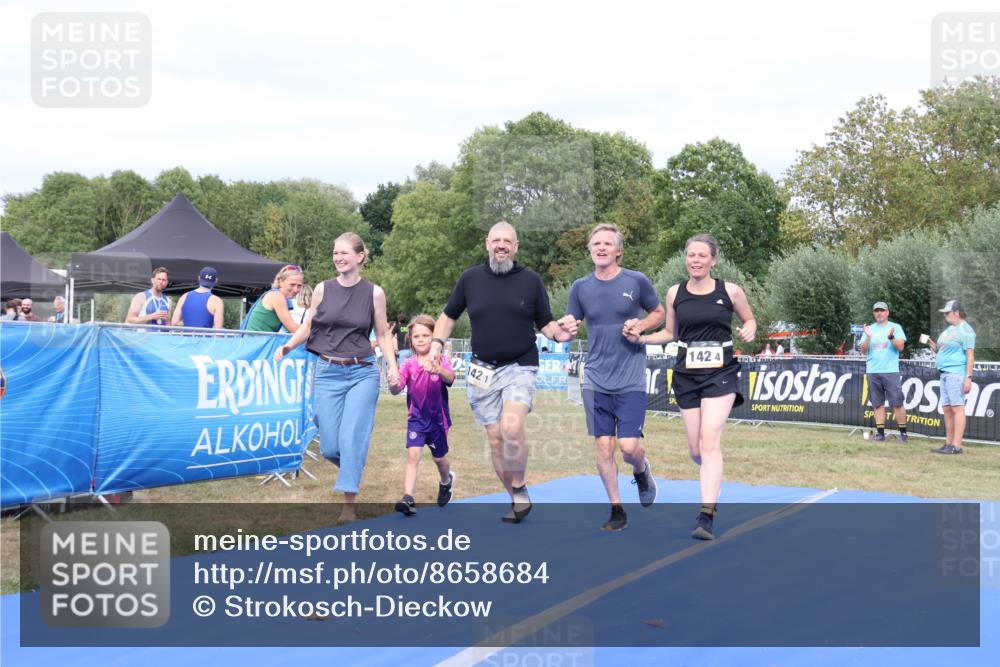 31.08.2025 - Elbe Triathlon Hamburg Strokosch-Dieckow http://msf.ph/oto/8658684 31.08.2025 16:43:12 Ziel  meine-sportfotos.de