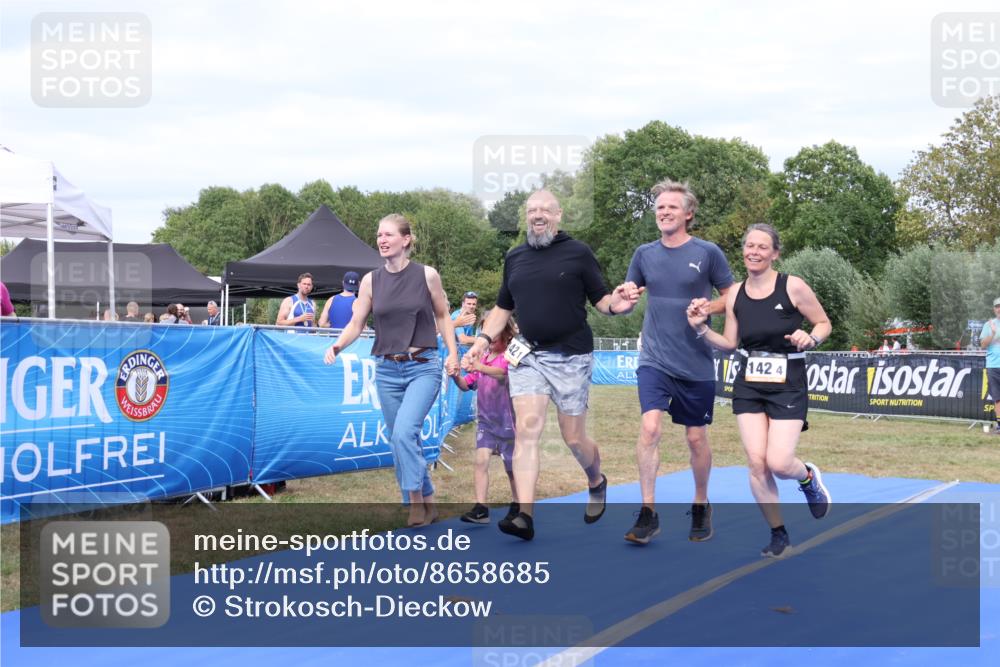 31.08.2025 - Elbe Triathlon Hamburg Strokosch-Dieckow http://msf.ph/oto/8658685 31.08.2025 16:43:13 Ziel  meine-sportfotos.de