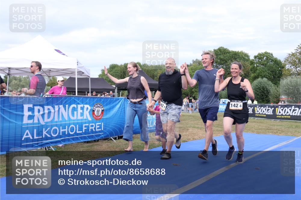31.08.2025 - Elbe Triathlon Hamburg Strokosch-Dieckow http://msf.ph/oto/8658688 31.08.2025 16:43:13 Ziel  meine-sportfotos.de