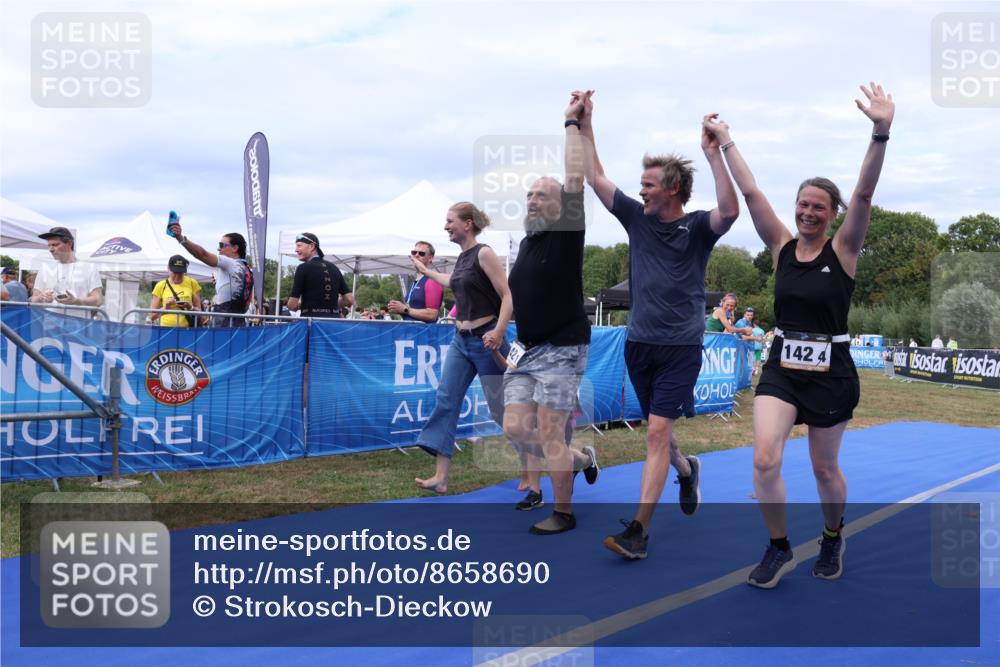 31.08.2025 - Elbe Triathlon Hamburg Strokosch-Dieckow http://msf.ph/oto/8658690 31.08.2025 16:43:14 Ziel  meine-sportfotos.de