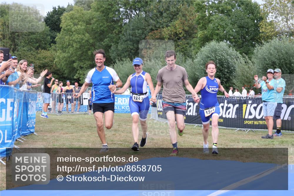 31.08.2025 - Elbe Triathlon Hamburg Strokosch-Dieckow http://msf.ph/oto/8658705 31.08.2025 16:45:09 Ziel  meine-sportfotos.de