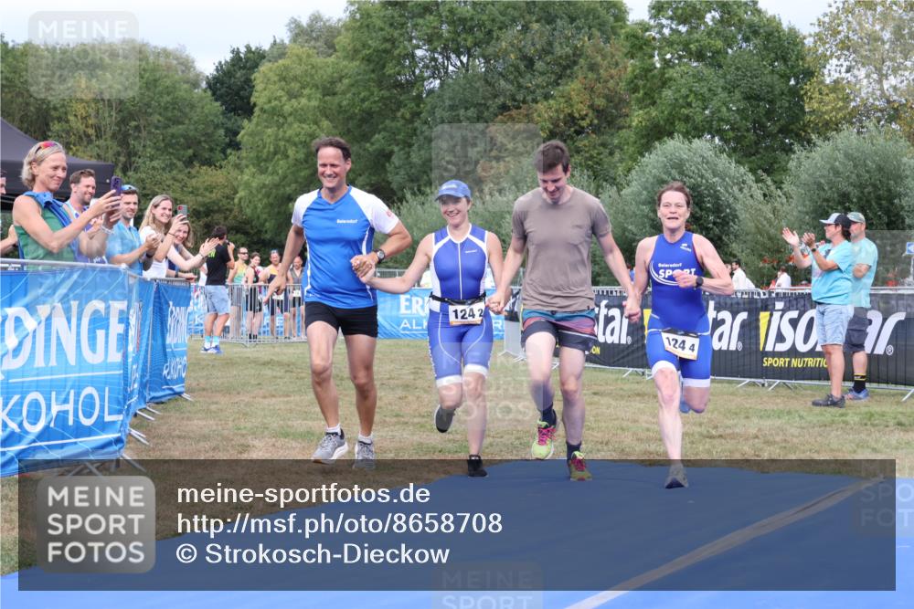 31.08.2025 - Elbe Triathlon Hamburg Strokosch-Dieckow http://msf.ph/oto/8658708 31.08.2025 16:45:09 Ziel  meine-sportfotos.de