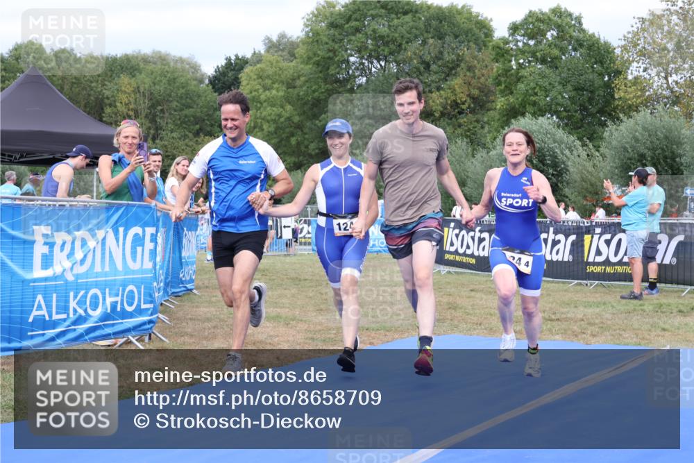 31.08.2025 - Elbe Triathlon Hamburg Strokosch-Dieckow http://msf.ph/oto/8658709 31.08.2025 16:45:09 Ziel  meine-sportfotos.de