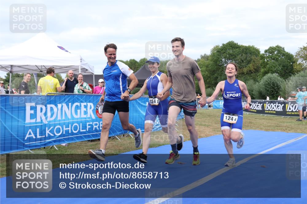 31.08.2025 - Elbe Triathlon Hamburg Strokosch-Dieckow http://msf.ph/oto/8658713 31.08.2025 16:45:10 Ziel  meine-sportfotos.de