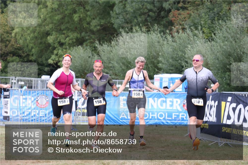 31.08.2025 - Elbe Triathlon Hamburg Strokosch-Dieckow http://msf.ph/oto/8658739 31.08.2025 16:48:43 Ziel  meine-sportfotos.de