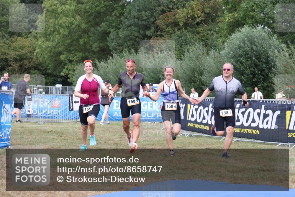 31.08.2025 - Elbe Triathlon Hamburg Strokosch-Dieckow http://msf.ph/oto/8658747 31.08.2025 16:48:45 Ziel  meine-sportfotos.de