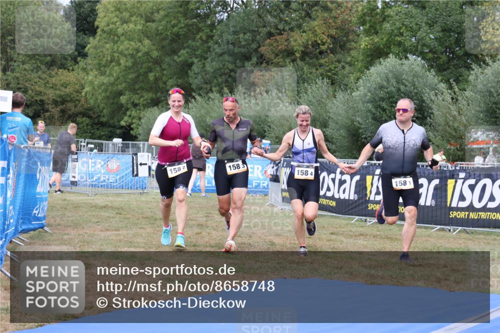 31.08.2025 - Elbe Triathlon Hamburg Strokosch-Dieckow http://msf.ph/oto/8658748 31.08.2025 16:48:46 Ziel  meine-sportfotos.de