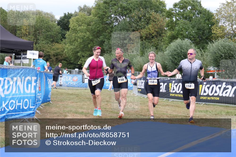31.08.2025 - Elbe Triathlon Hamburg Strokosch-Dieckow http://msf.ph/oto/8658751 31.08.2025 16:48:47 Ziel  meine-sportfotos.de