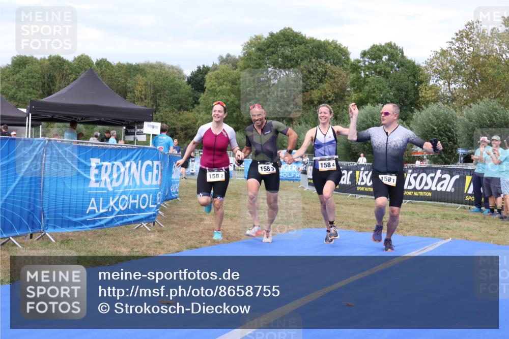 31.08.2025 - Elbe Triathlon Hamburg Strokosch-Dieckow http://msf.ph/oto/8658755 31.08.2025 16:48:48 Ziel  meine-sportfotos.de