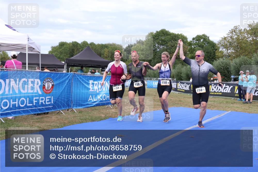 31.08.2025 - Elbe Triathlon Hamburg Strokosch-Dieckow http://msf.ph/oto/8658759 31.08.2025 16:48:48 Ziel  meine-sportfotos.de