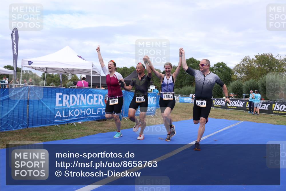 31.08.2025 - Elbe Triathlon Hamburg Strokosch-Dieckow http://msf.ph/oto/8658763 31.08.2025 16:48:49 Ziel  meine-sportfotos.de