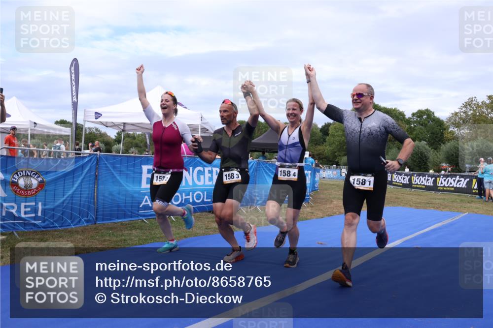 31.08.2025 - Elbe Triathlon Hamburg Strokosch-Dieckow http://msf.ph/oto/8658765 31.08.2025 16:48:49 Ziel  meine-sportfotos.de