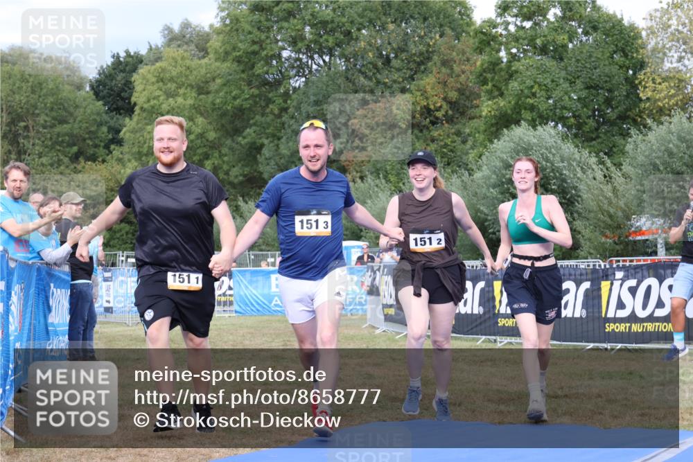 31.08.2025 - Elbe Triathlon Hamburg Strokosch-Dieckow http://msf.ph/oto/8658777 31.08.2025 16:58:35 Ziel  meine-sportfotos.de
