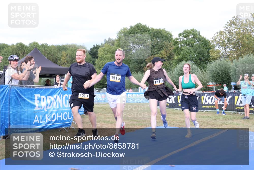 31.08.2025 - Elbe Triathlon Hamburg Strokosch-Dieckow http://msf.ph/oto/8658781 31.08.2025 16:58:36 Ziel  meine-sportfotos.de