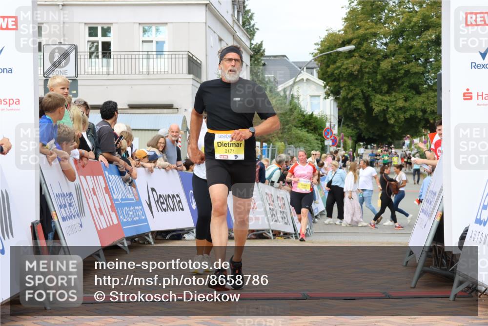 31.08.2025 - 21. Blankeneser Heldenlauf Strokosch-Dieckow http://msf.ph/oto/8658786 31.08.2025 10:34:07 Ziel 2378, 2563, 2724, 2120, 2171 meine-sportfotos.de
